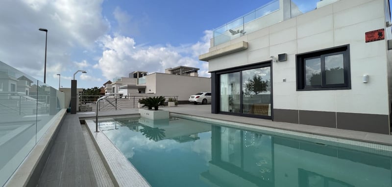 House in San Miguel de Salinas - view 1