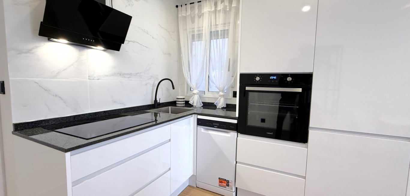 Apartment in Torrevieja - Image 2