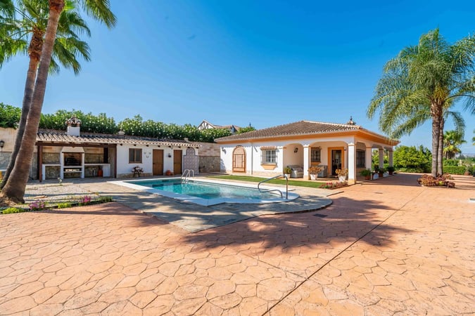 Villa in Alhaurin el Grande - view 1