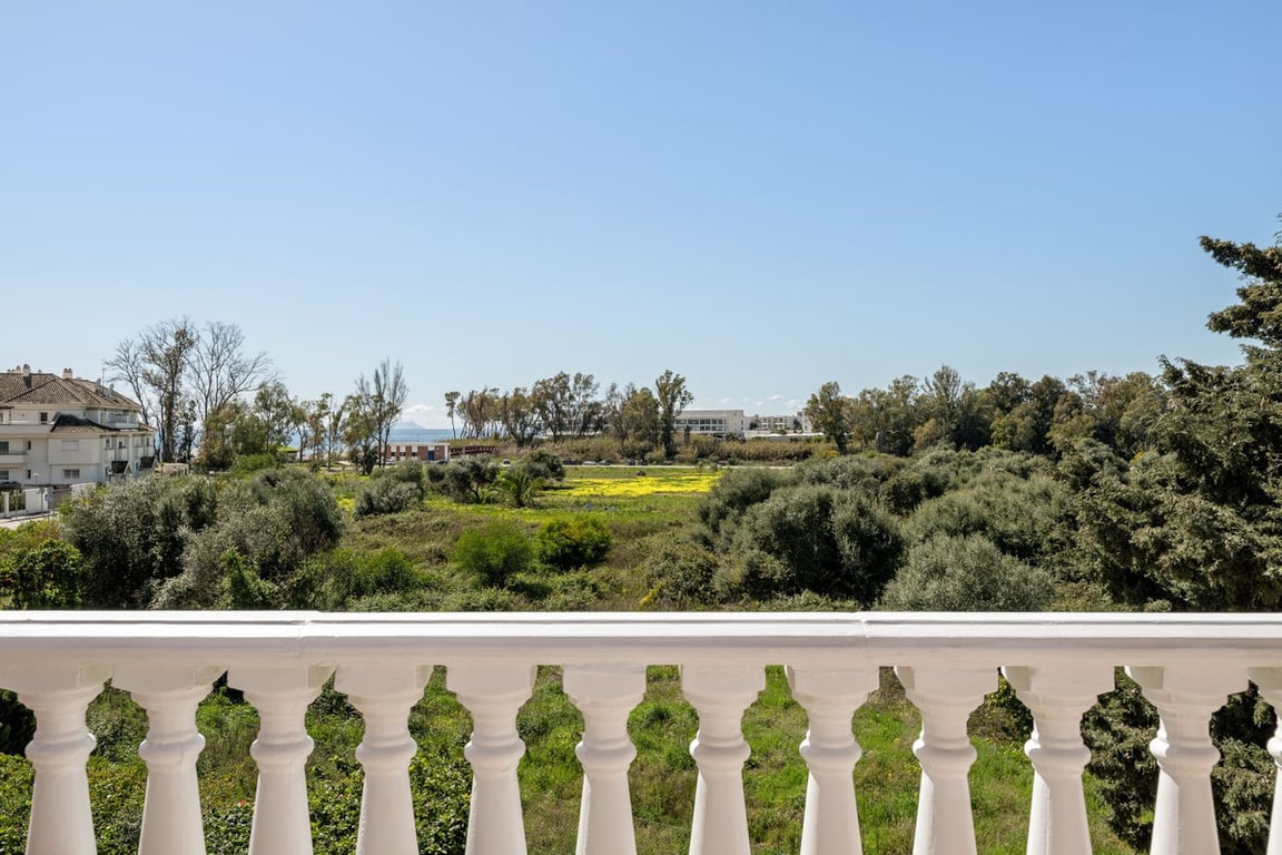 Penthouse in Estepona - Image 2