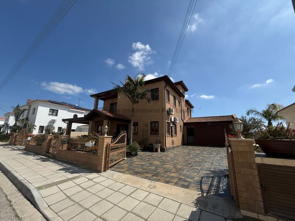 House in Alethriko - view 1