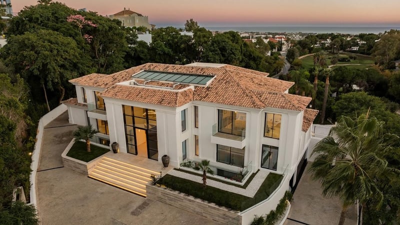 Villa in Urbanizacion la Heredia - view 1