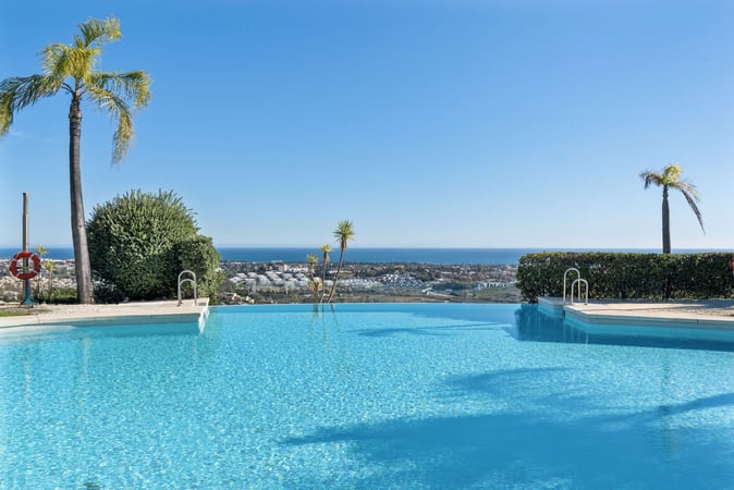 Apartment in Benahavis - view 1