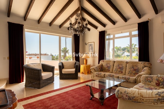 Villa in Sitio de Calahonda - view 1