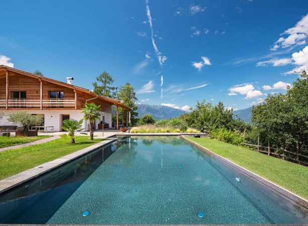 Villa in Foiana - view 1