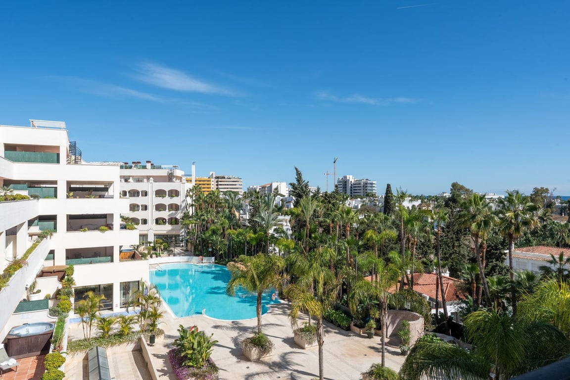 Apartment in Marbella - Image 2