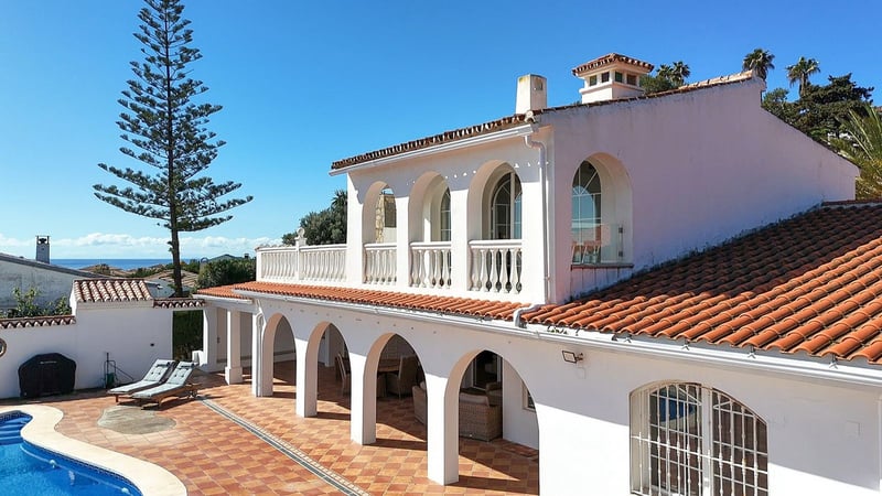 Villa in Estepona - view 1