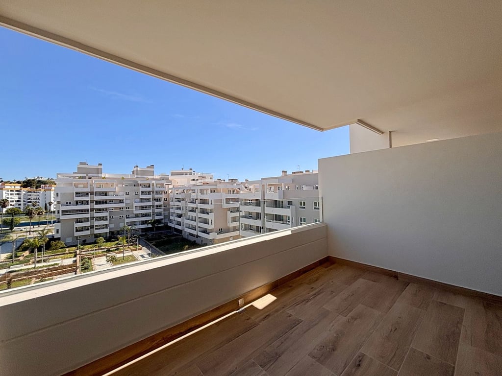 Apartment in Nueva Andalucia - Image 2