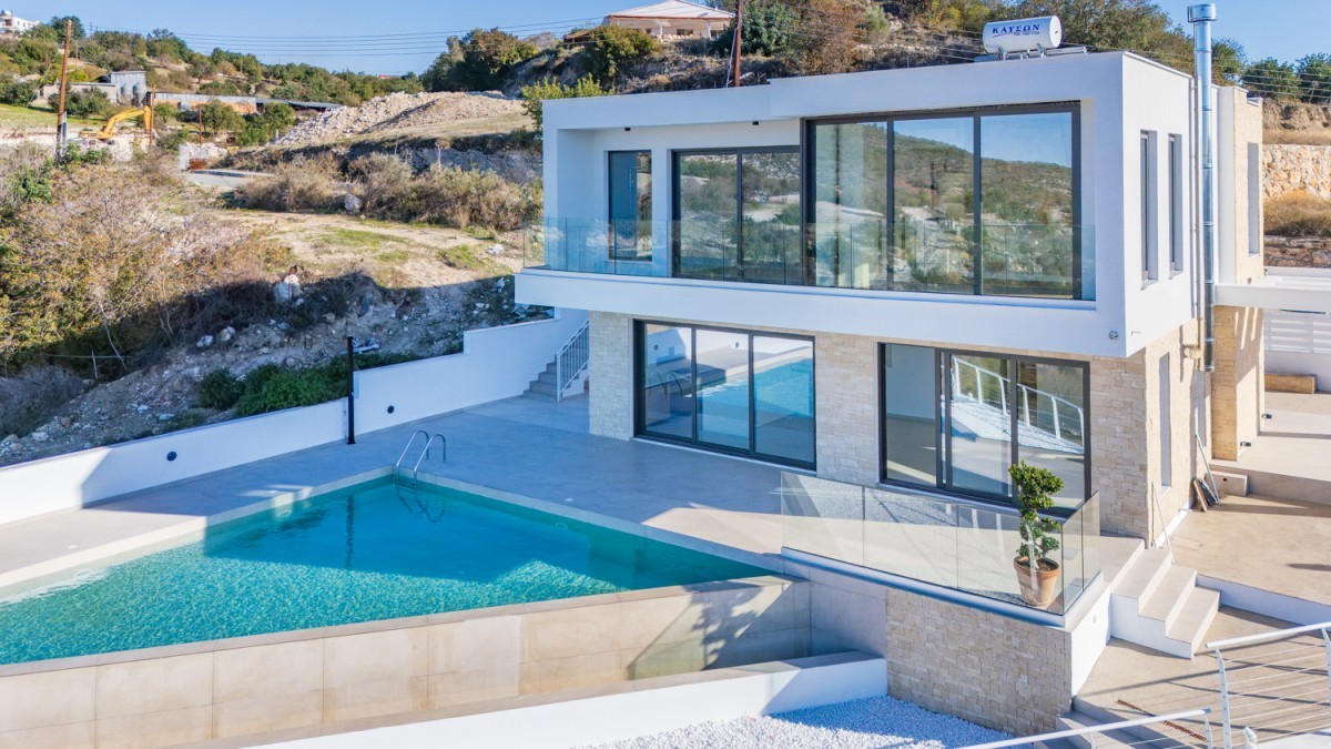 Villa in Peristerona - Image 2