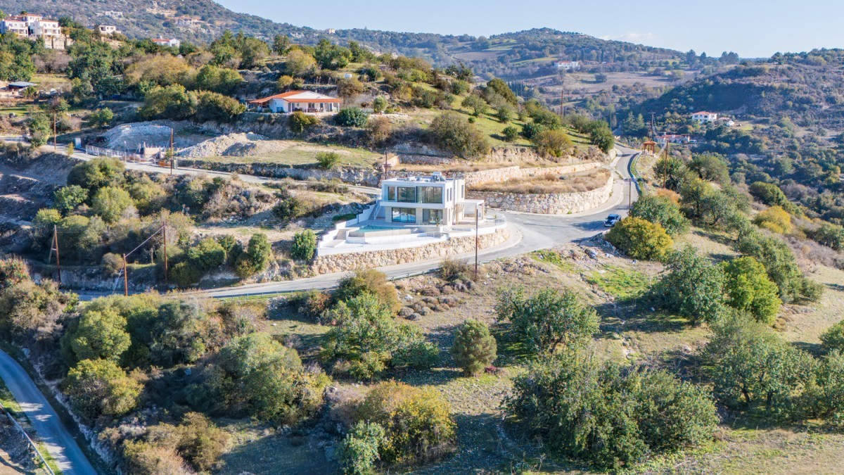 Villa in Peristerona - Image 3