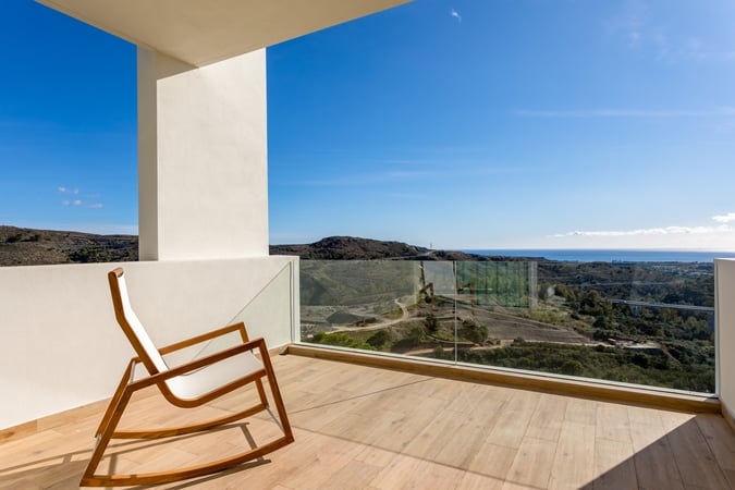 Apartment in Benahavis - view 1