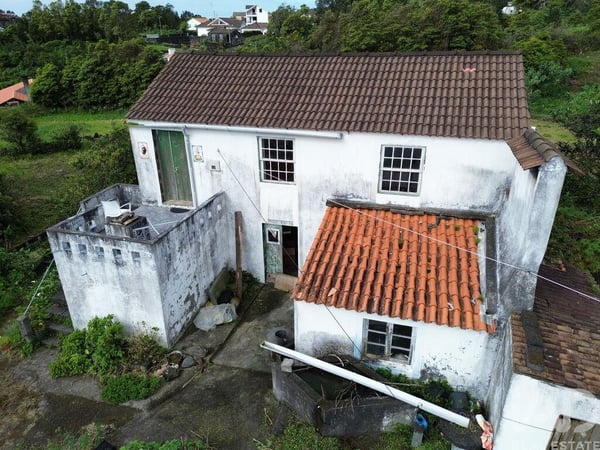House in Lajes - view 1