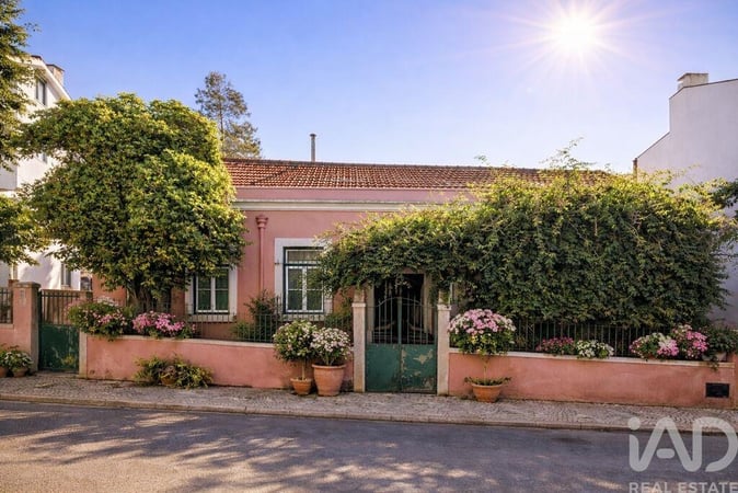 House in Oeiras - view 1