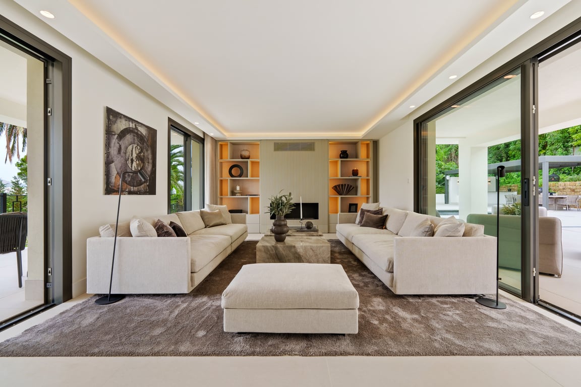 Villa in Nueva Andalucia - Image 2