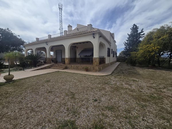 Villa in Sucina - view 1