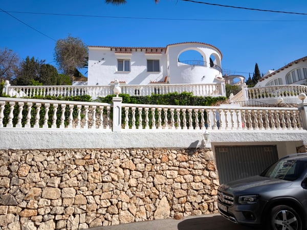 Villa in La Fustera - view 1