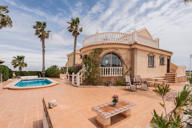 Villa in El Altet - view 1