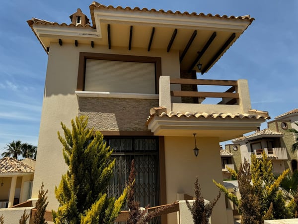 Villa in Villamartin - view 1