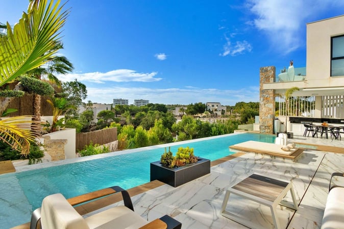 Villa in Molins - view 1