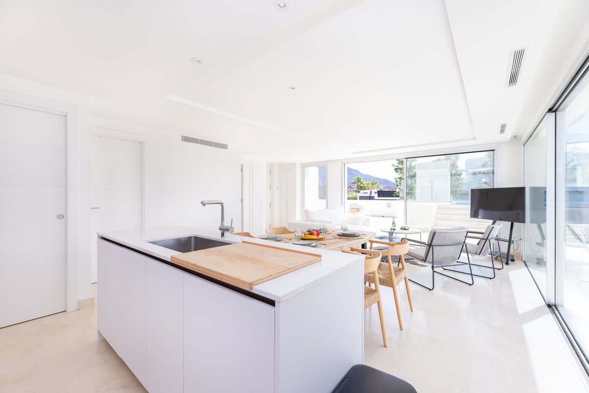 Apartment in Nueva Andalucia - Image 3