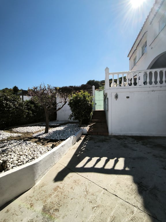 Villa in Mijas Costa - Image 3