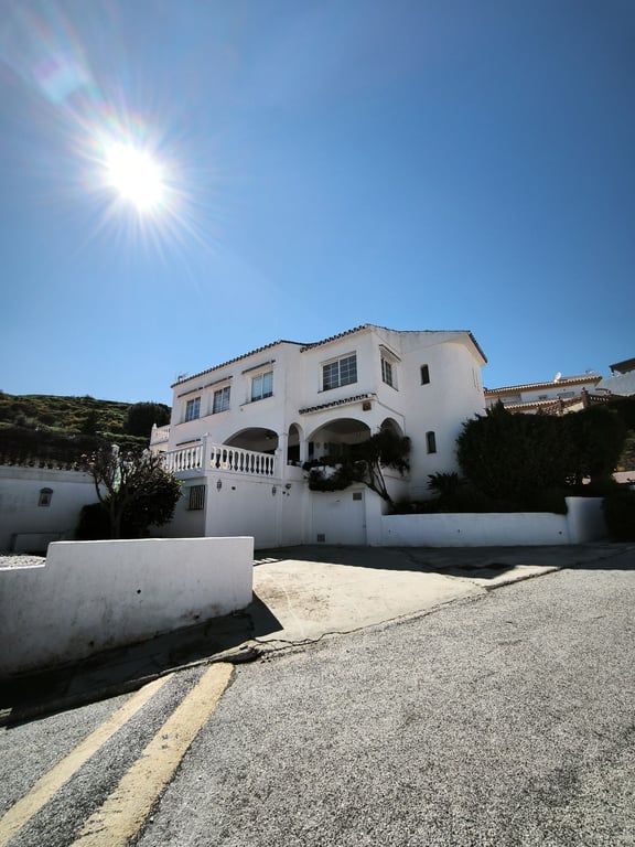 Villa in Mijas Costa - Image 2