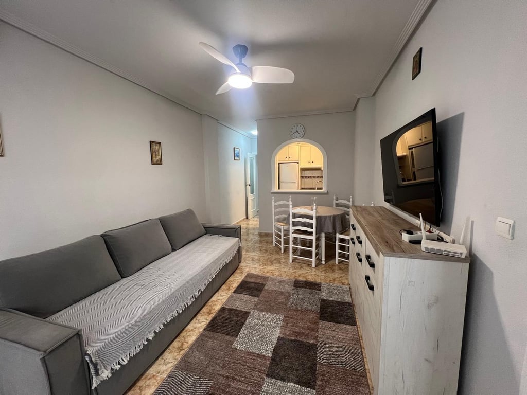 Apartment in Torrevieja - Image 2