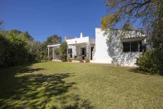 Villa in Guadalmina - view 1