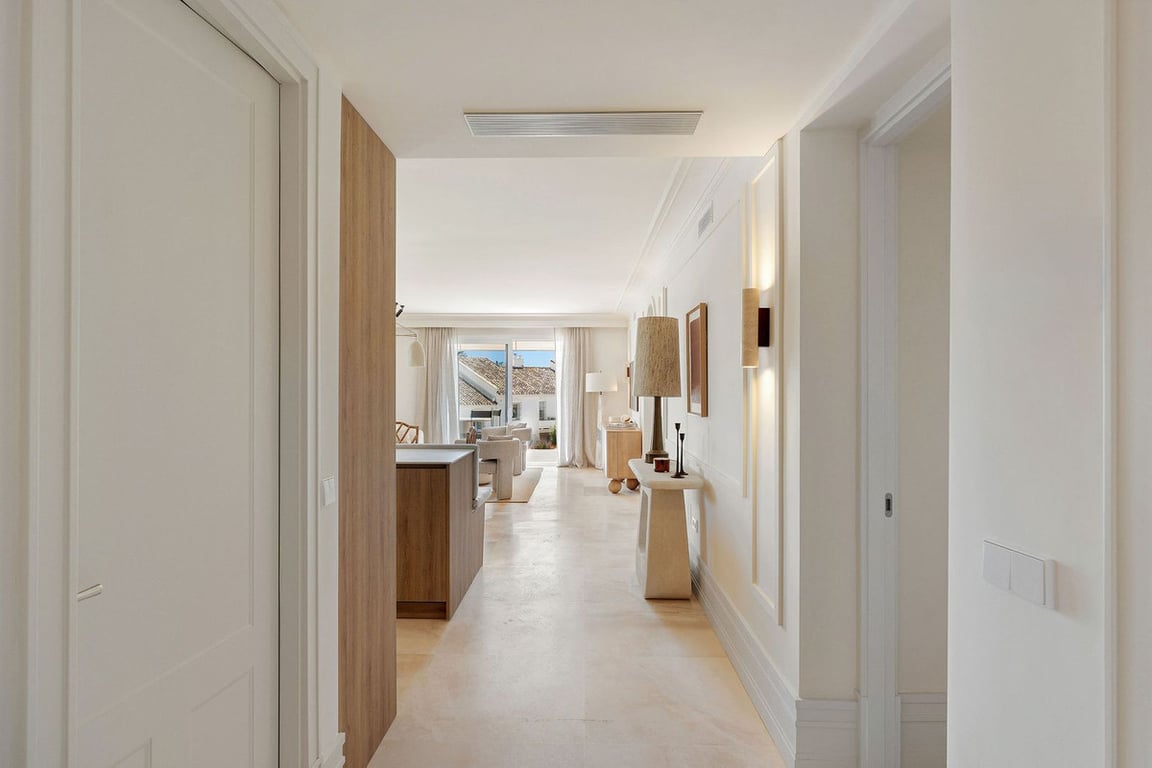 Apartment in Nueva Andalucia - Image 2