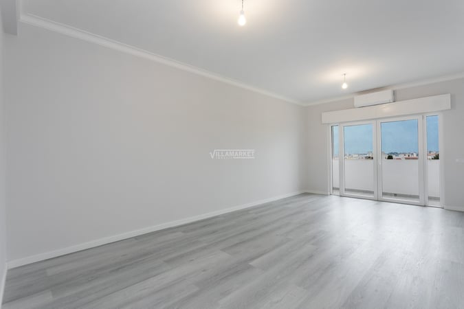 Apartment in Quarteira - view 1