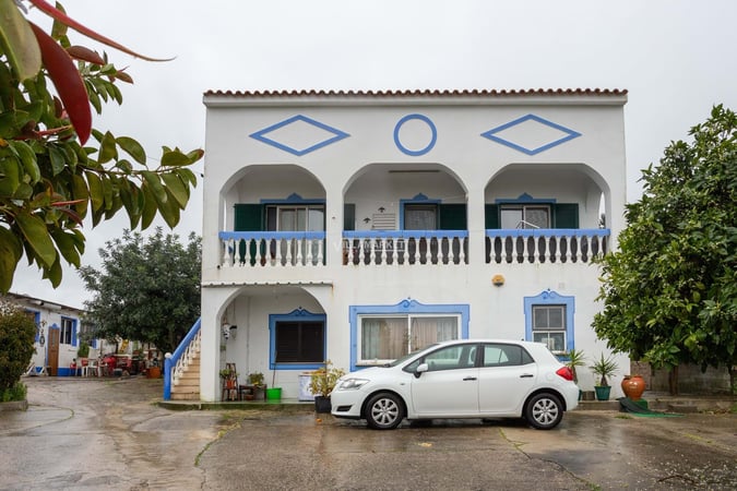 Villa in Alem - view 1