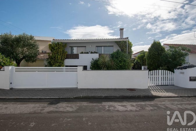 House in Vieira de Leiria - view 1
