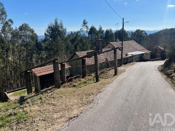 House in Santa Cruz da Trapa - view 1