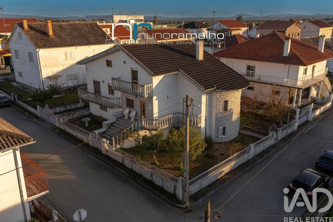 House in Almeida - view 1