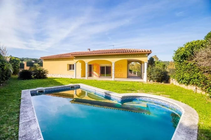 House in Calonge - view 1