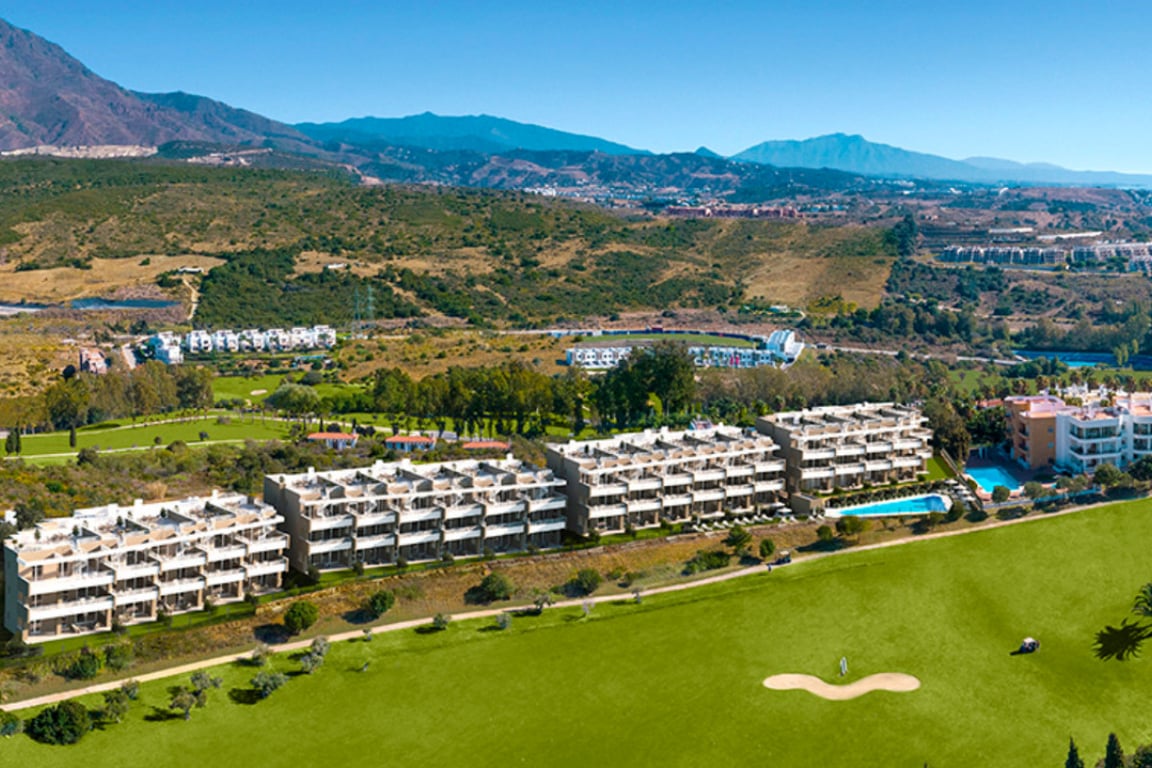 House in Estepona - Image 3