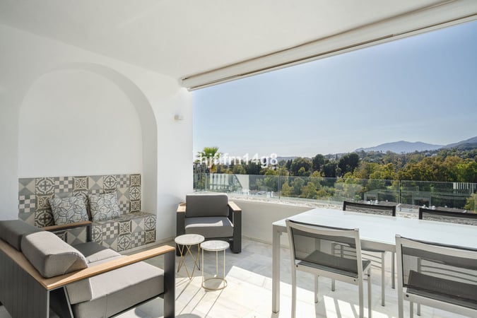 Apartment in Benahavis - view 1