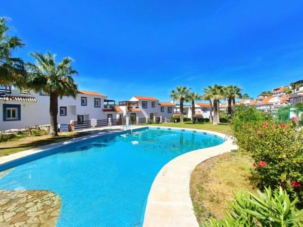 Apartment in La Duquesa - view 1