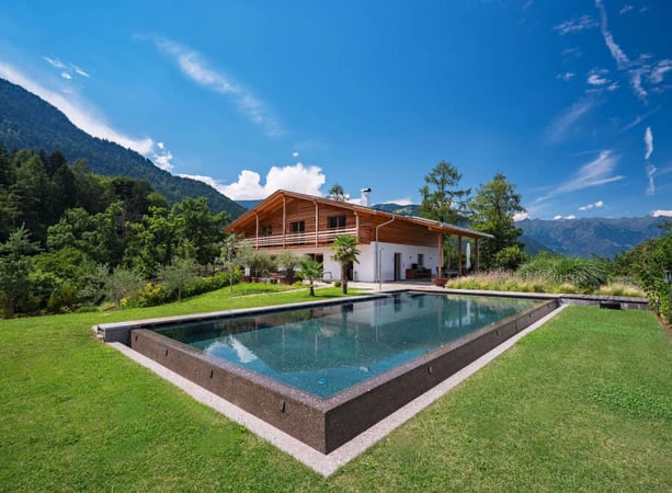 Villa in Foiana - view 1