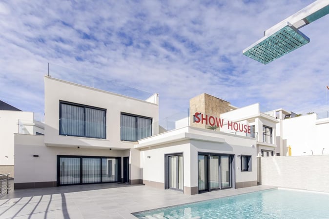 Villa in San Miguel de Salinas - view 1