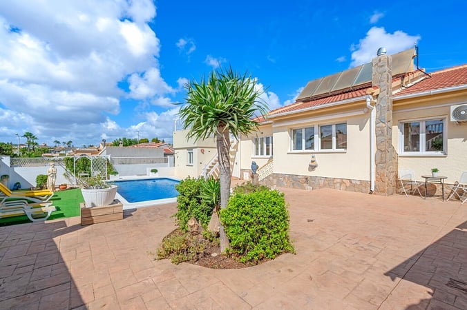 House in Rojales - view 1