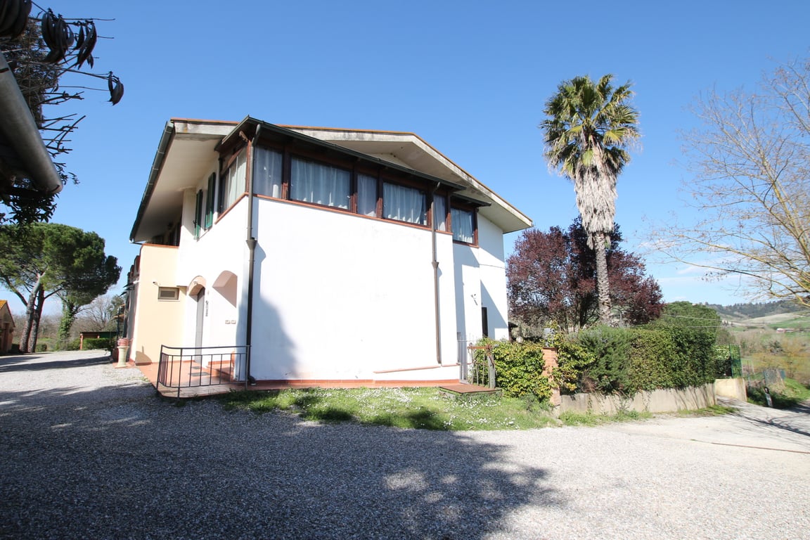 House in Lajatico - Image 3