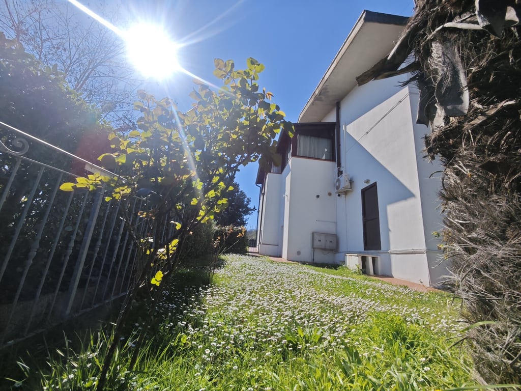 House in Lajatico - Image 2