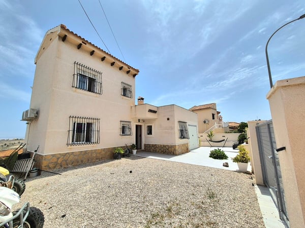 Villa in San Miguel de Salinas - view 1