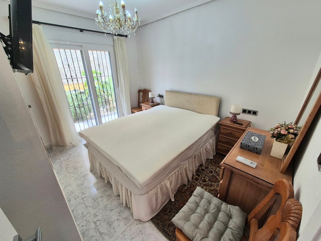 Villa in San Miguel de Salinas - Image 3