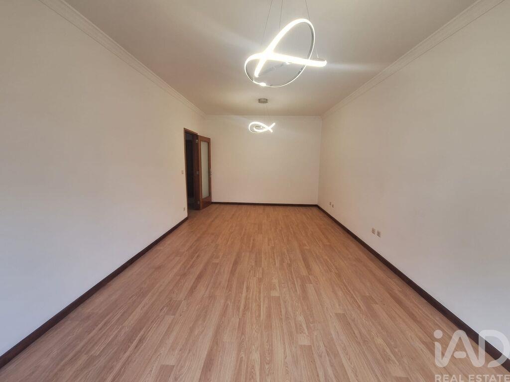 Apartment in Vila Nova de Gaia - Image 2