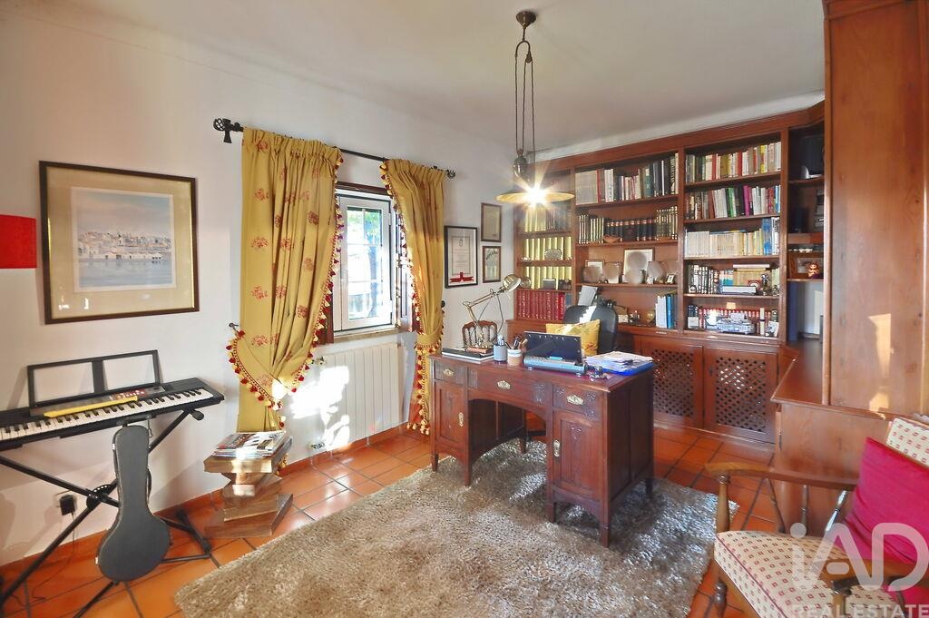 House in Setubal District - Image 3