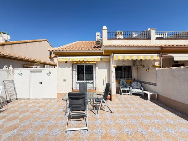 House in La Zenia - view 1