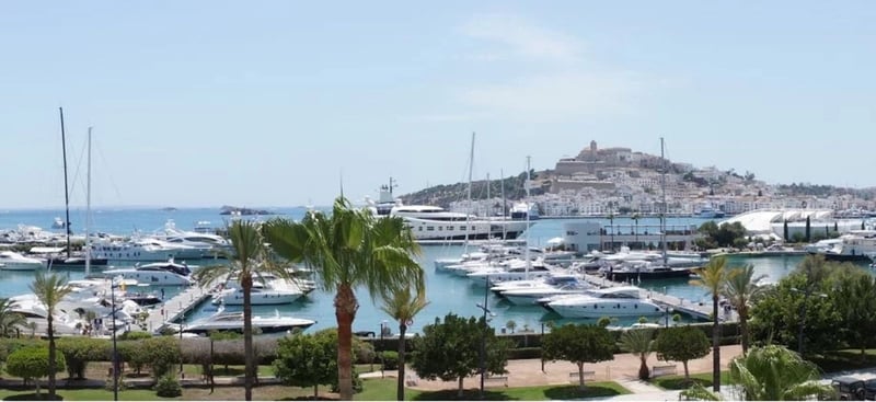 Apartment in Playa de Talamanca - view 1