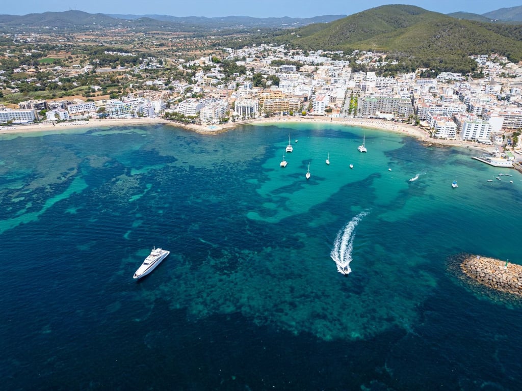 Villa in Santa Eularia des Riu - Image 3